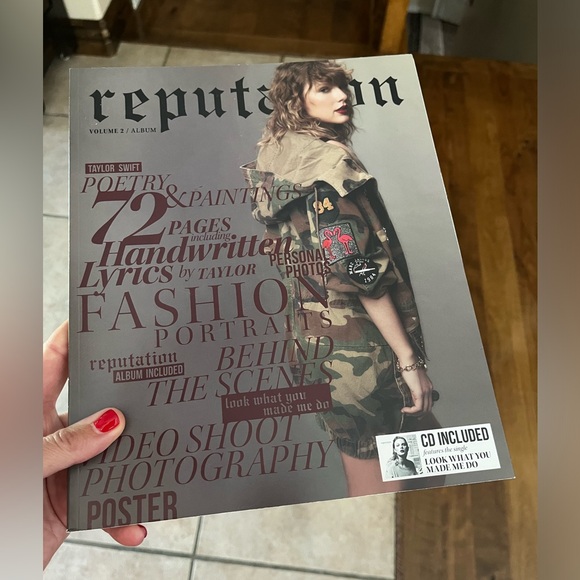 Taylor Swift reputation book ONLY volume 2 new all in tact inside! - Picture 1 of 5